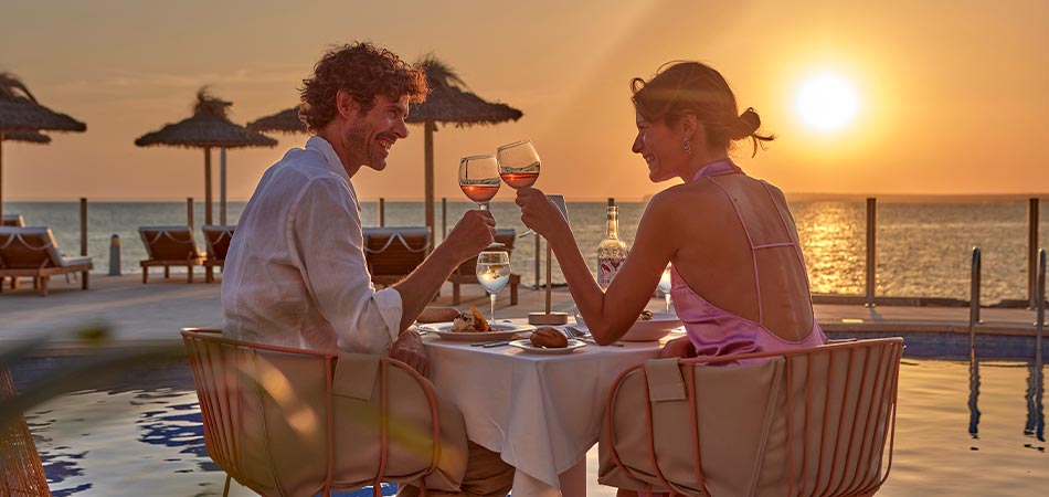 Valentine’s Day offer universal beach hotels